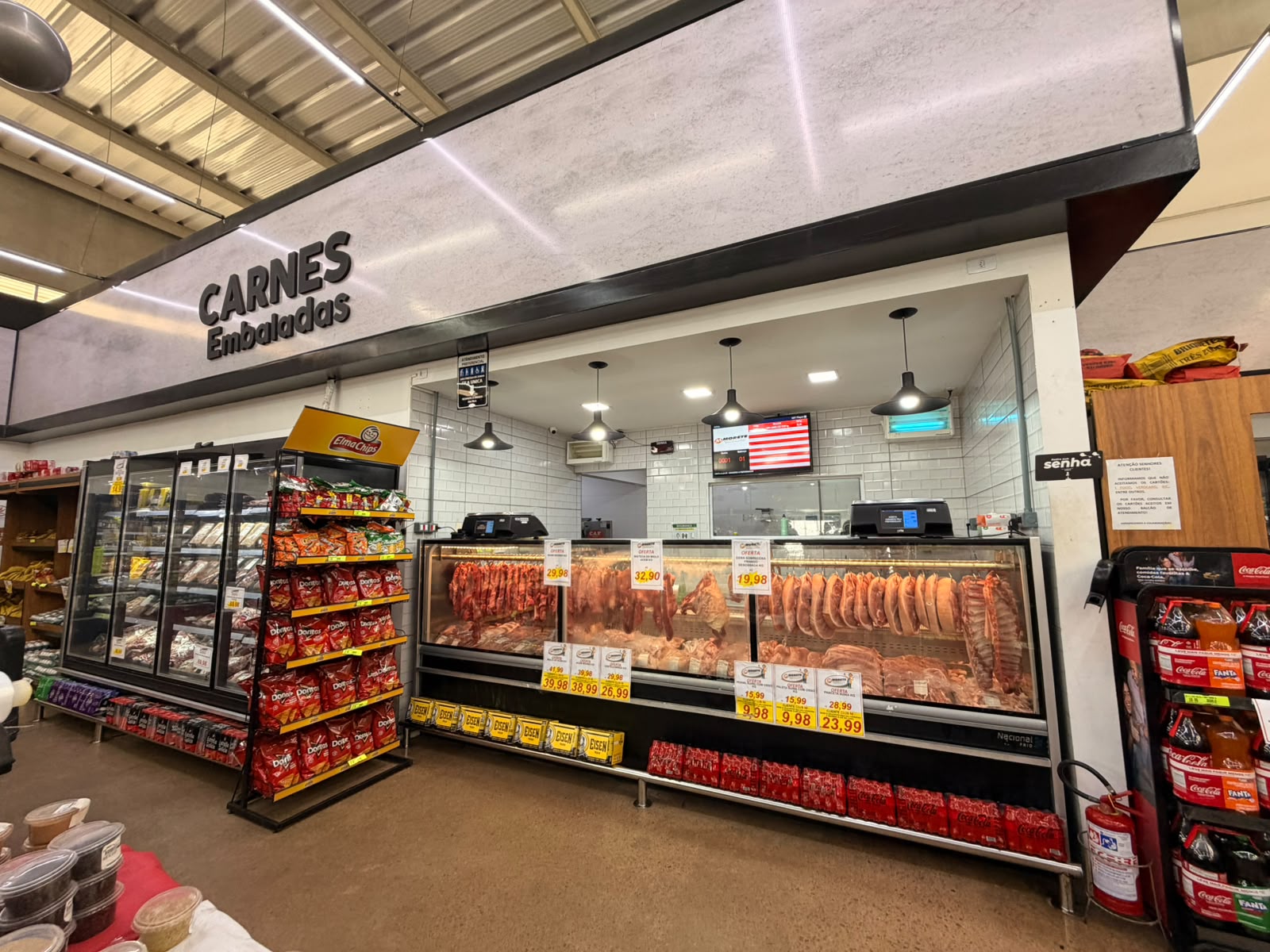 Setor de carnes embaladas e açougue do Morete